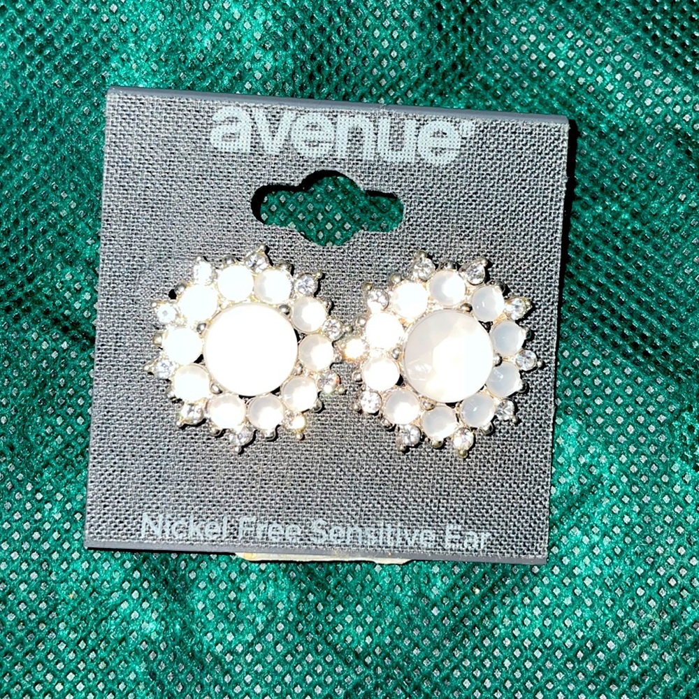 NWT Silver with White Stone Earrings. Very Pretty and Elegant.